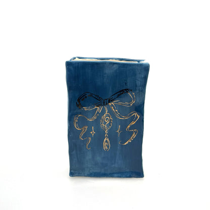 Bow bookvase