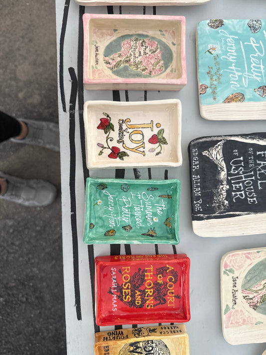 Book ring tray