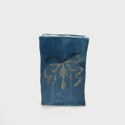 Bow bookvase